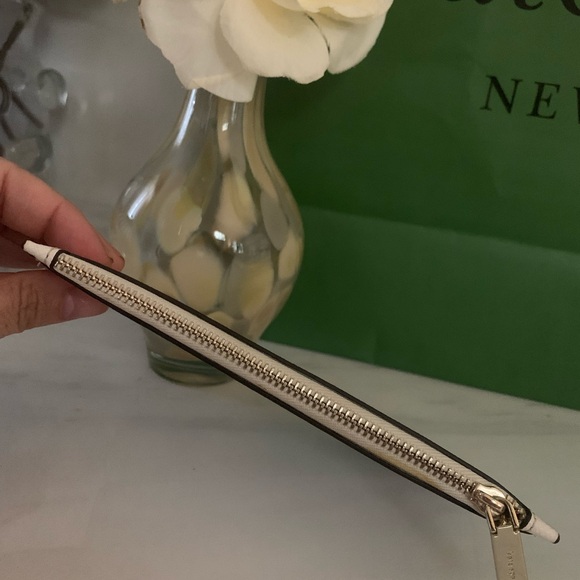 kate Spade ♠️ White Saffiano Leather Zip Billfold - Picture 4 of 6